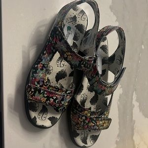 Ladies Greenleaf golf sandals